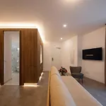 Ξενοδοχείο με διαμερίσματα Lsa Avenida By Numa 4*